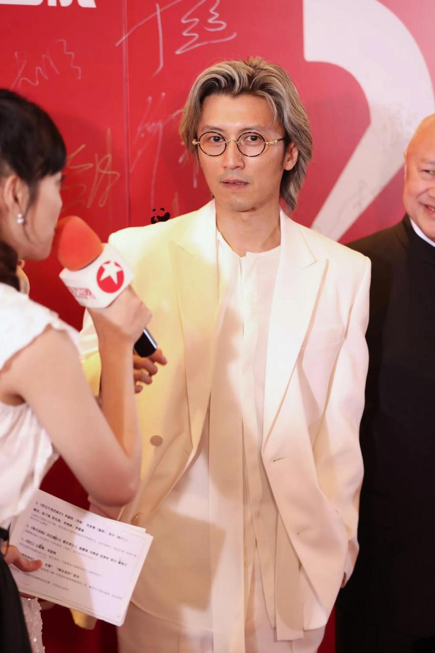 第二十五届上海国际电影节 开幕,谢霆锋新造型亮相!