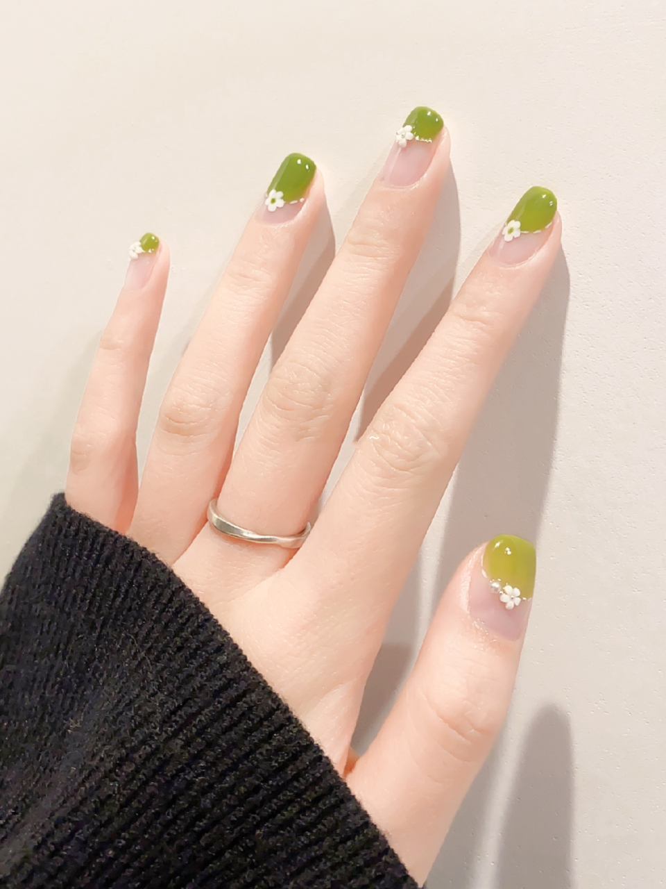 2023初春94绿色小花简约美甲
