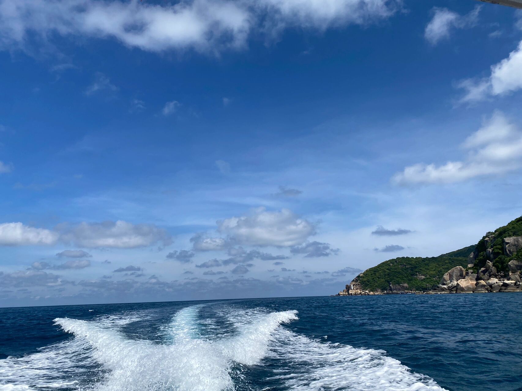 三亚百福岛一日团,究竟值得不值得 三亚周边浮潜的小岛很多,挑了一些