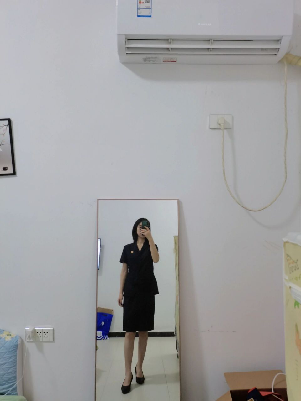 法院的制服,试了下,也不是太丑08 法院的夏装一直被吐槽丑,但是今天