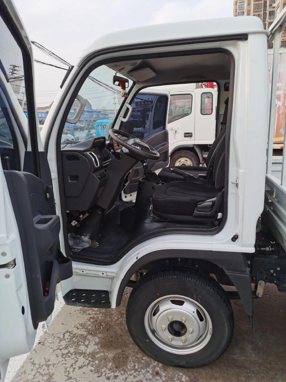 南京跃进s80,柴油版,箱长3.7米,实表行驶1.