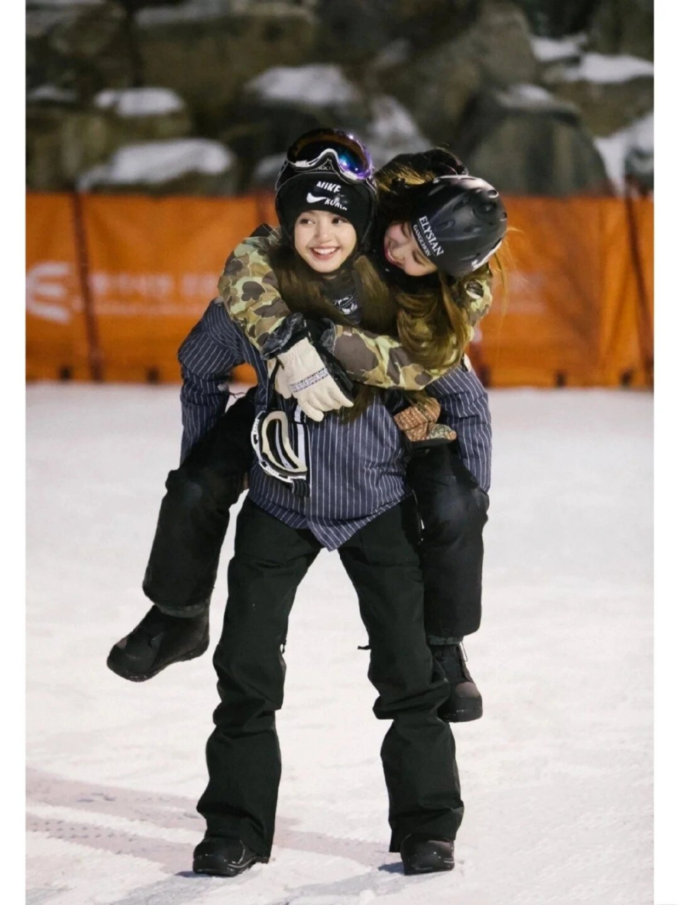 朴彩英和lisa的闺蜜头像rose和lisa ros07和lisa