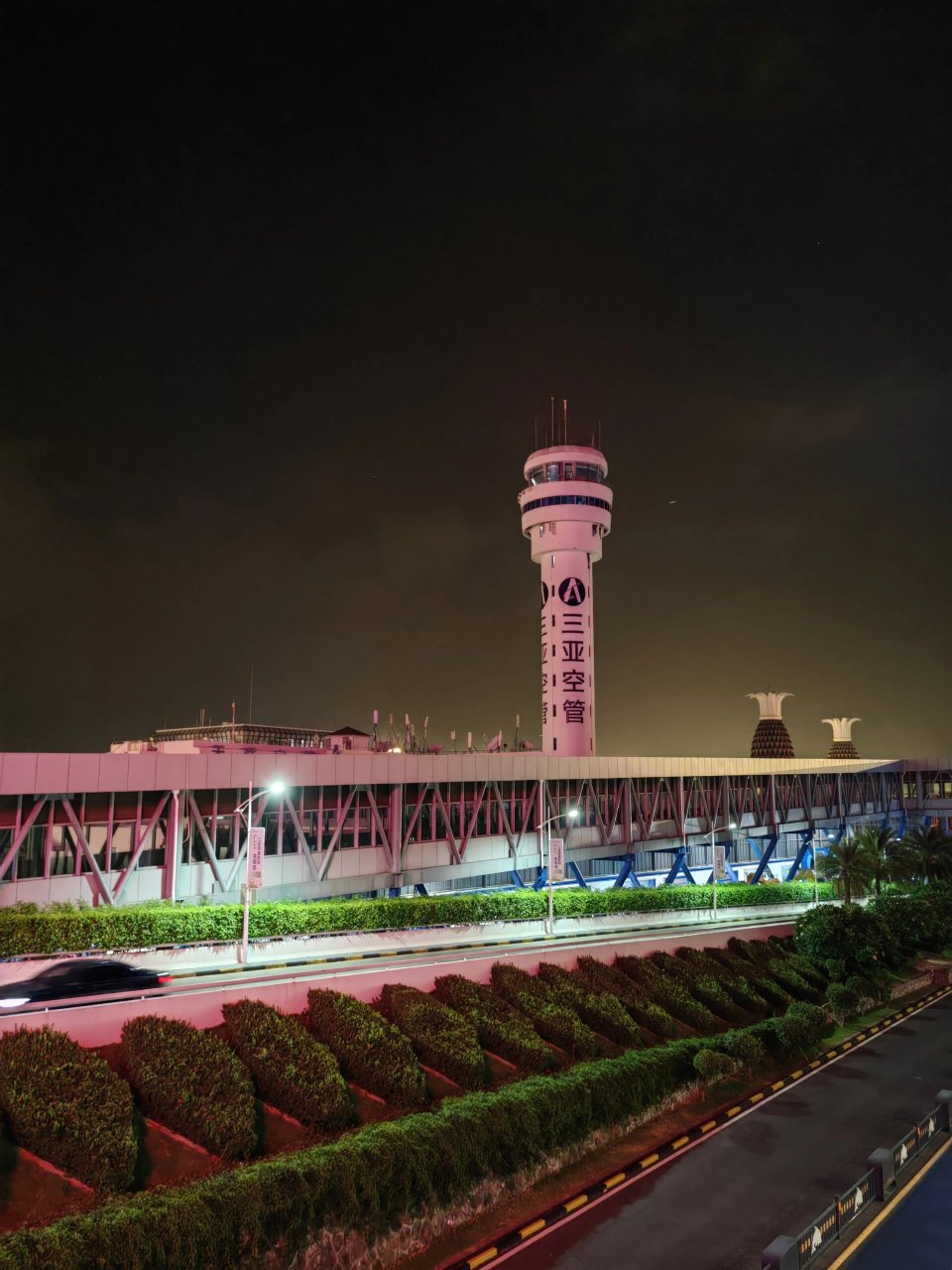 于凌晨一点半安全抵达🛬三亚凤凰国际机场 第一次坐飞机心里有点