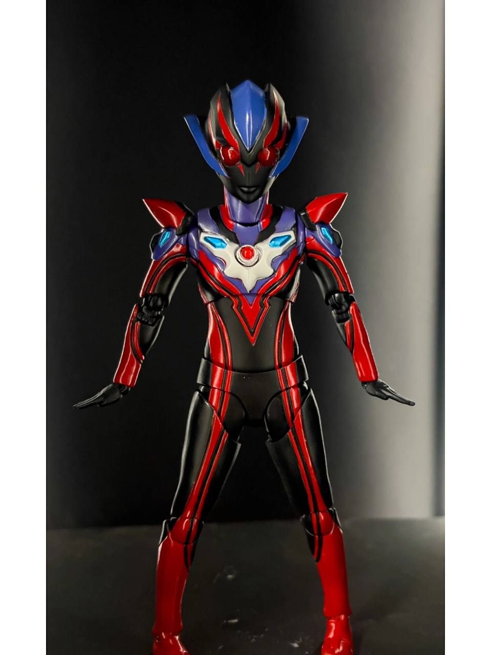 shf黑暗格丽乔奥特曼恶堕哈啤妹 配色上,紫色分为头雕藏蓝和躯干