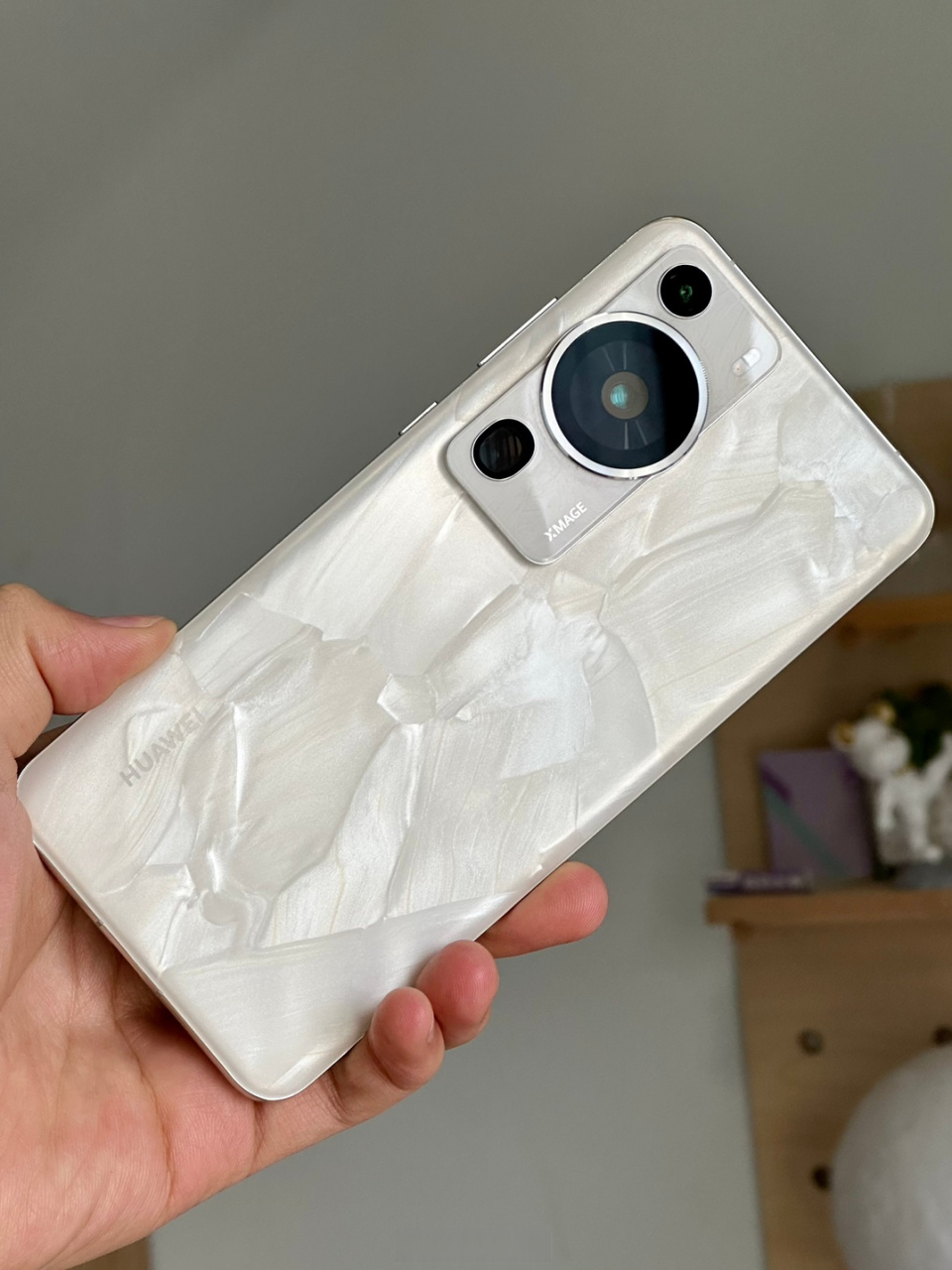 你用过哪些白色手机,之前用过锤子的坚果pro2和坚果r1的白色,现在最