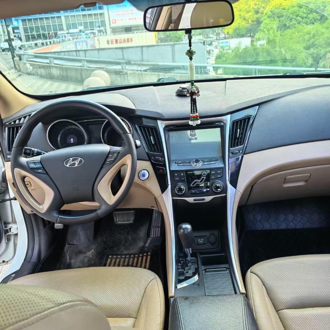 新到现代索纳塔8