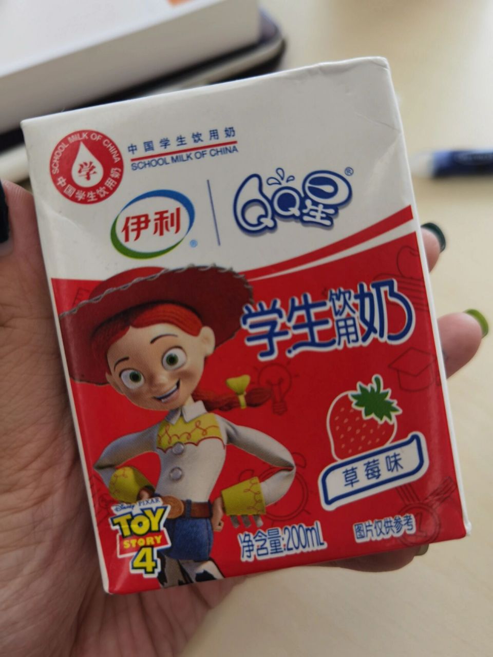 牛奶|qq星学生奶合集 我觉得纯牛奶和香草冰淇淋好喝一点,草莓和