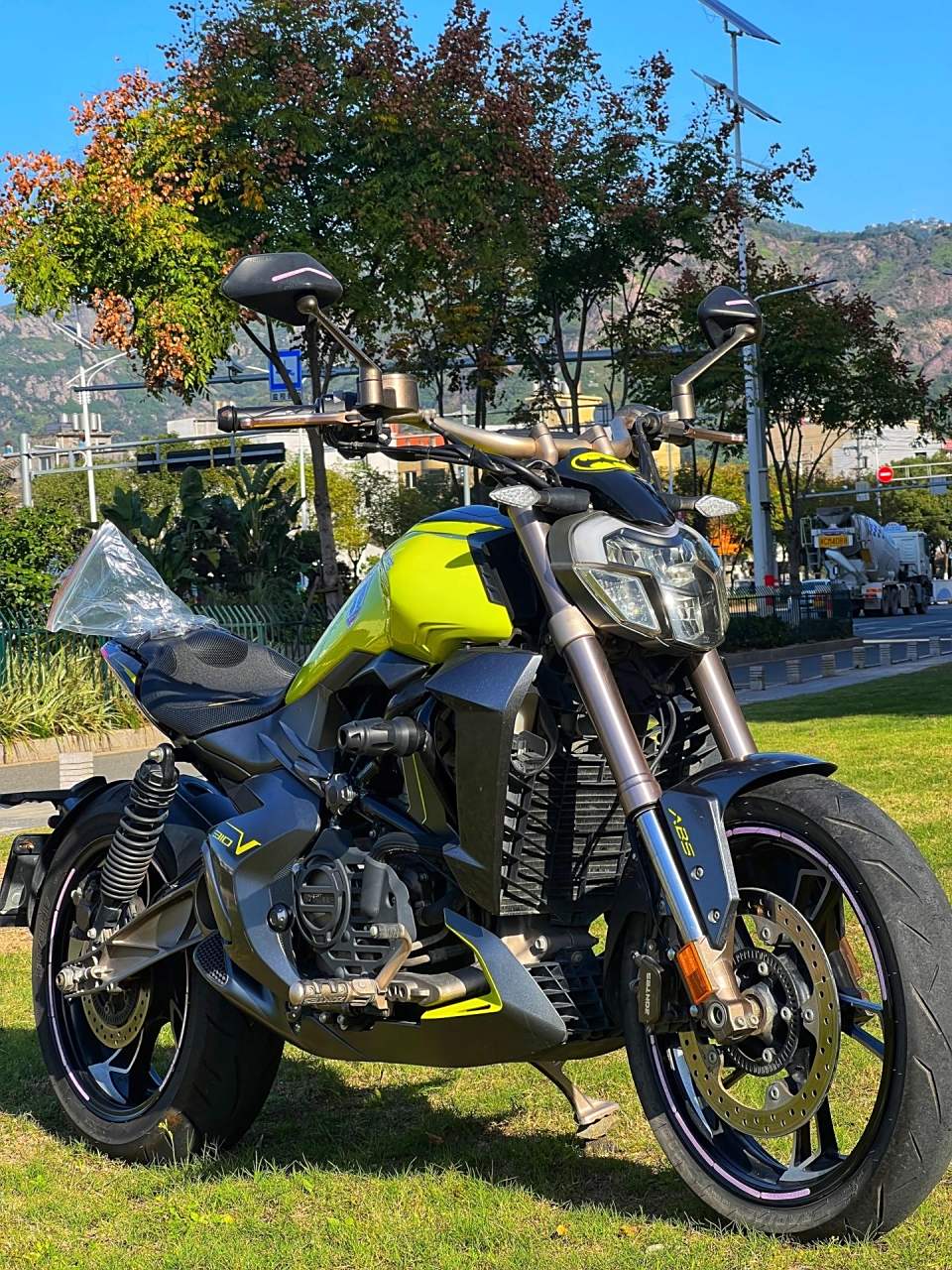 升仕310v摩托车 车子9成新无事故 19年的车子 全车电控 无钥匙启动