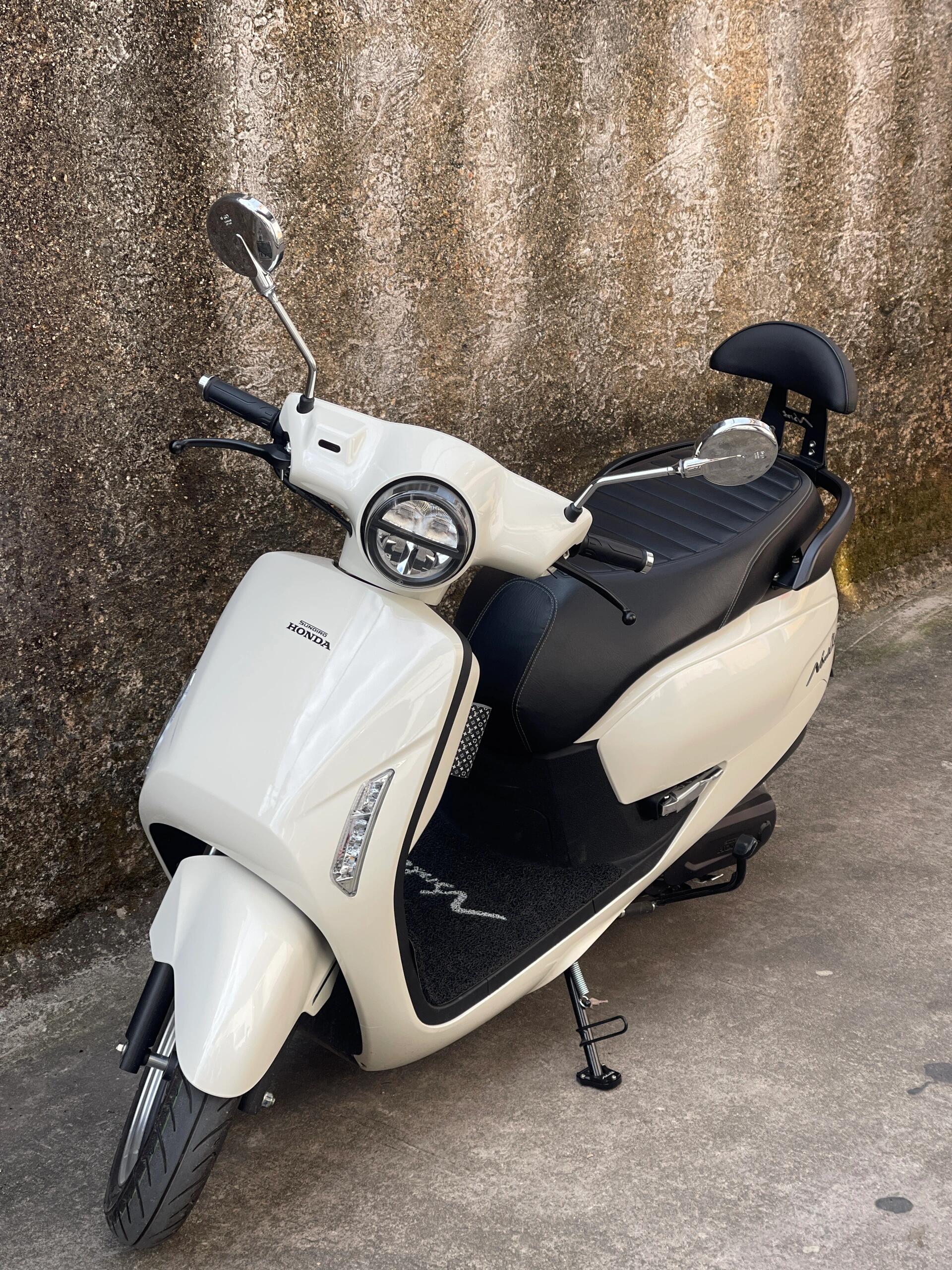 本田ns125la踏板摩托车