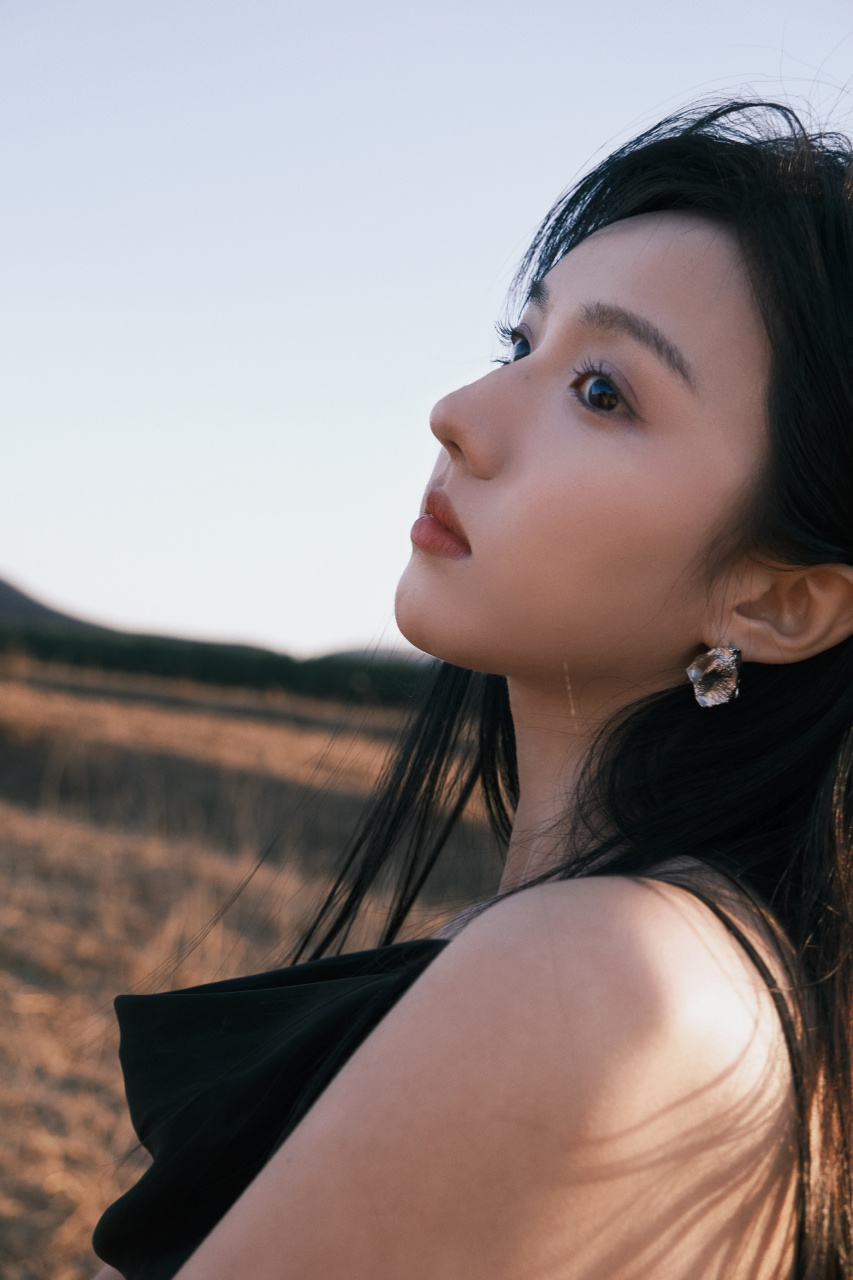 苏晓彤,黑色吊带写真