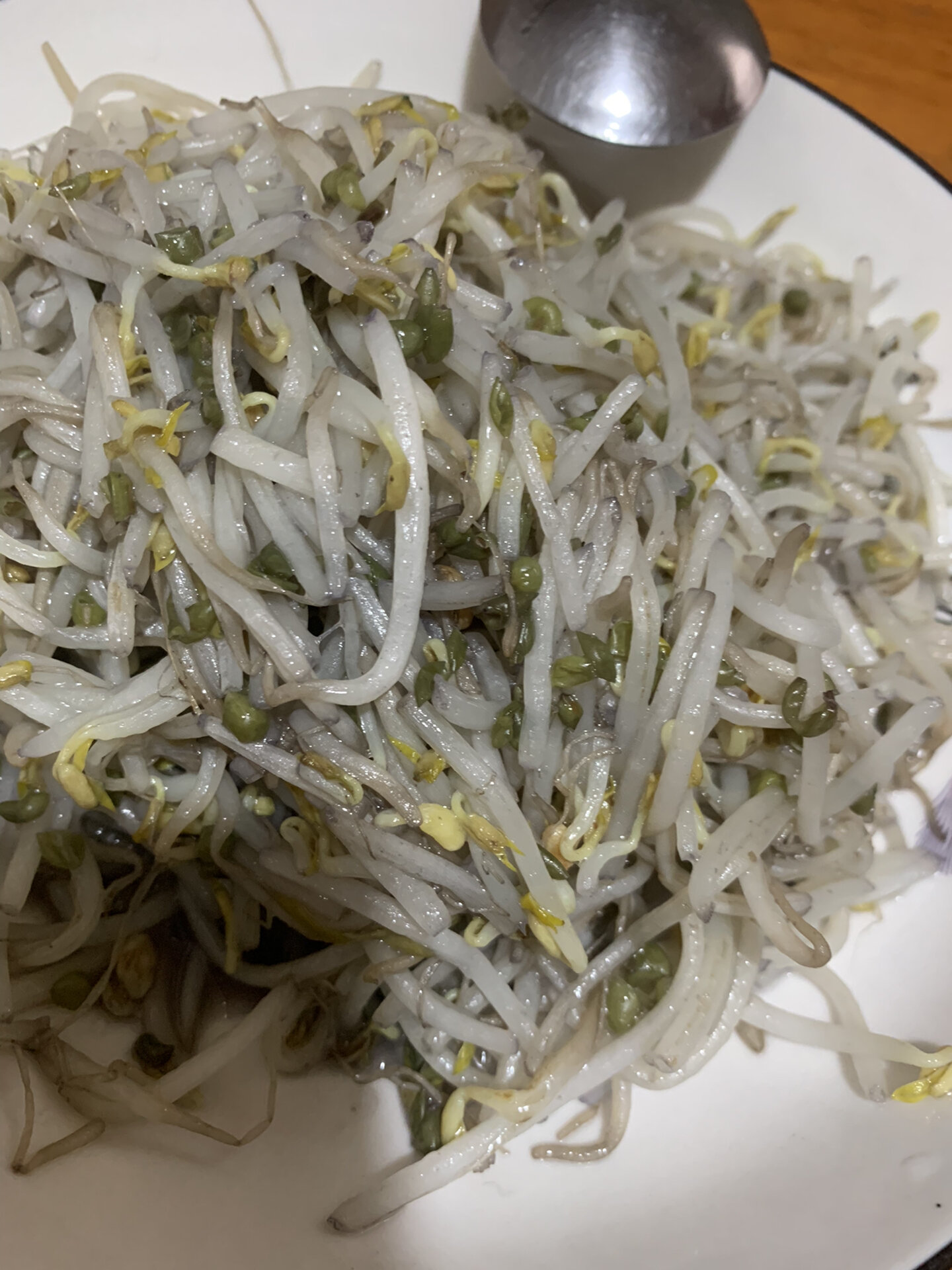 问个问题,为什么豆芽炒出来变黑了