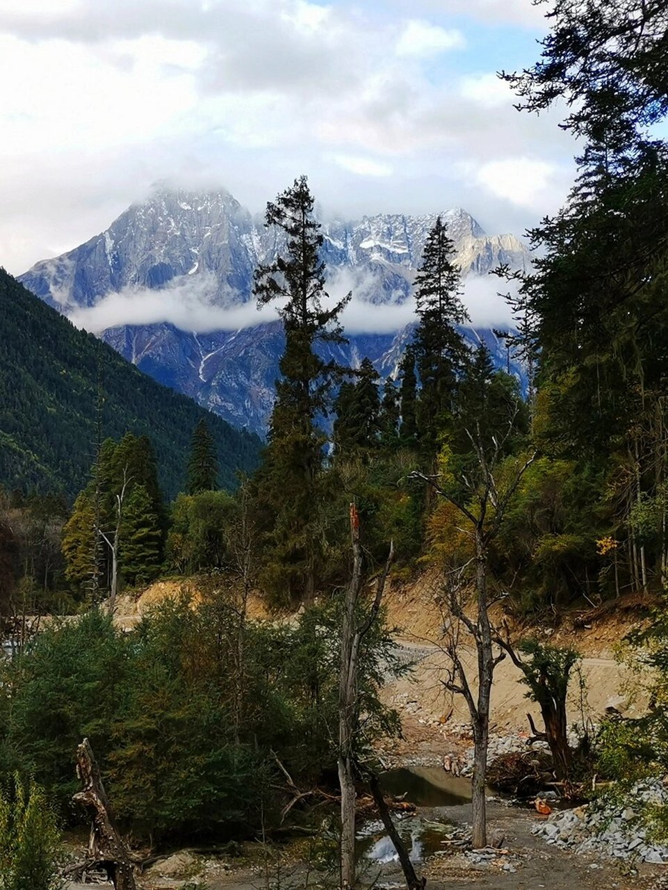 郎秋冰川,波密绝美冰川 94朗秋冰川位于波密县松宗镇10公里处的朗秋