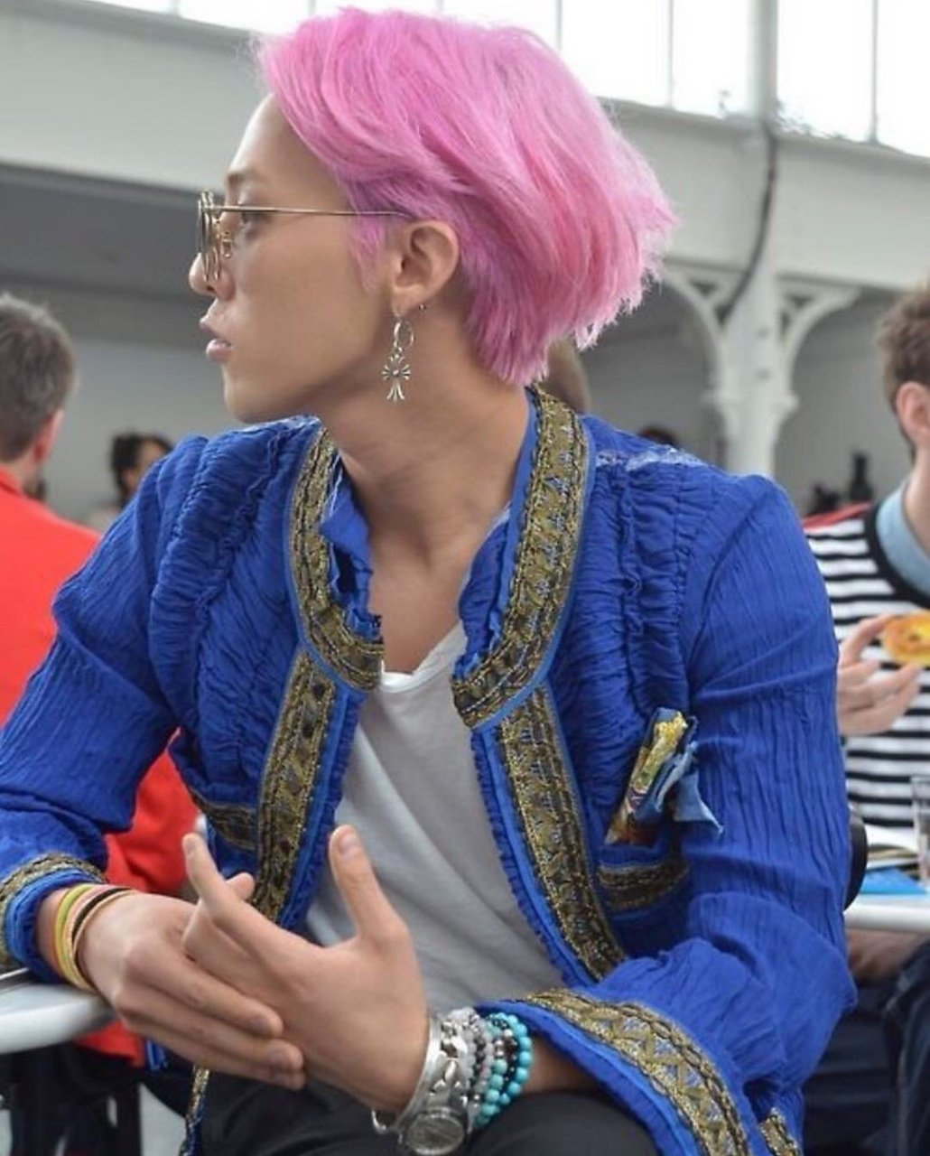 权志龙侧脸/侧颜杀 合集/16615 权志龙侧颜和下颚线都好绝!