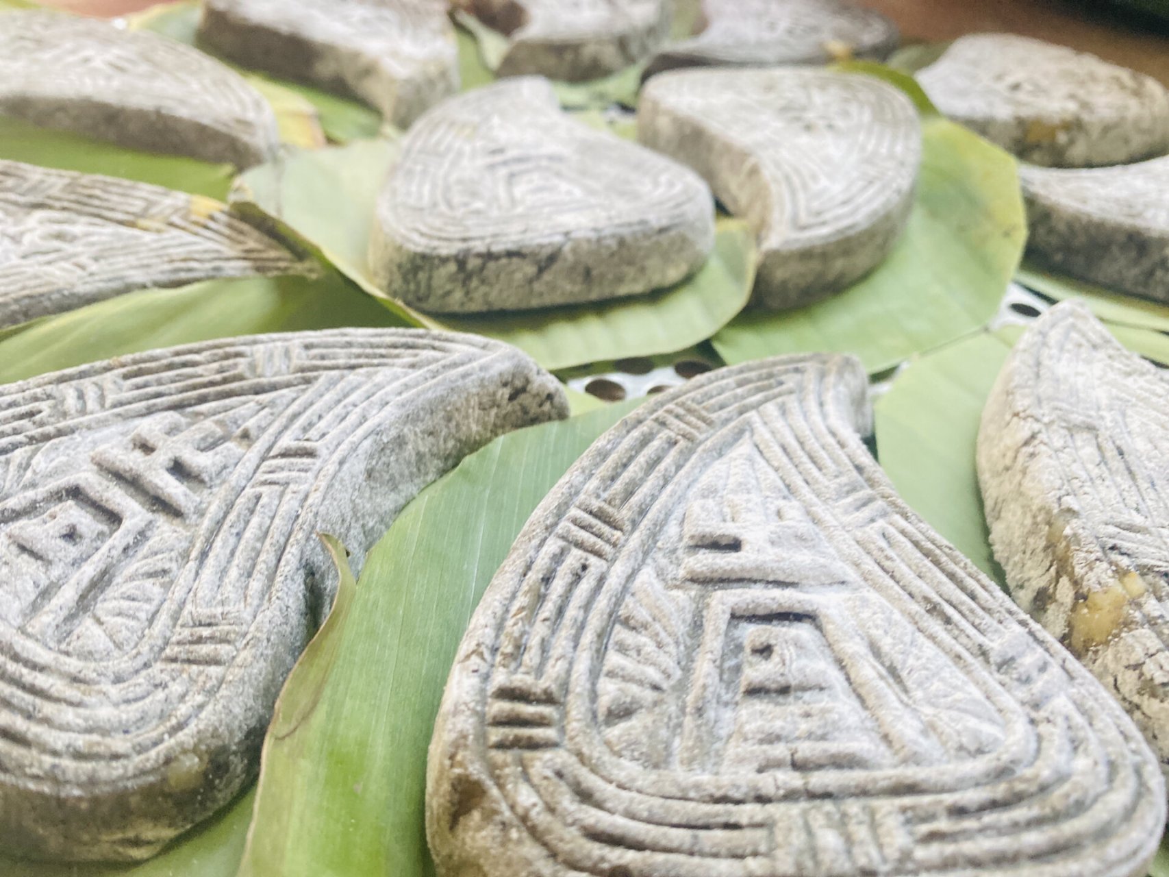 过年必做鼠壳粿也叫做乌粿桃 鼠粬粿,官方名称"鼠粬粿",也称茨壳粿