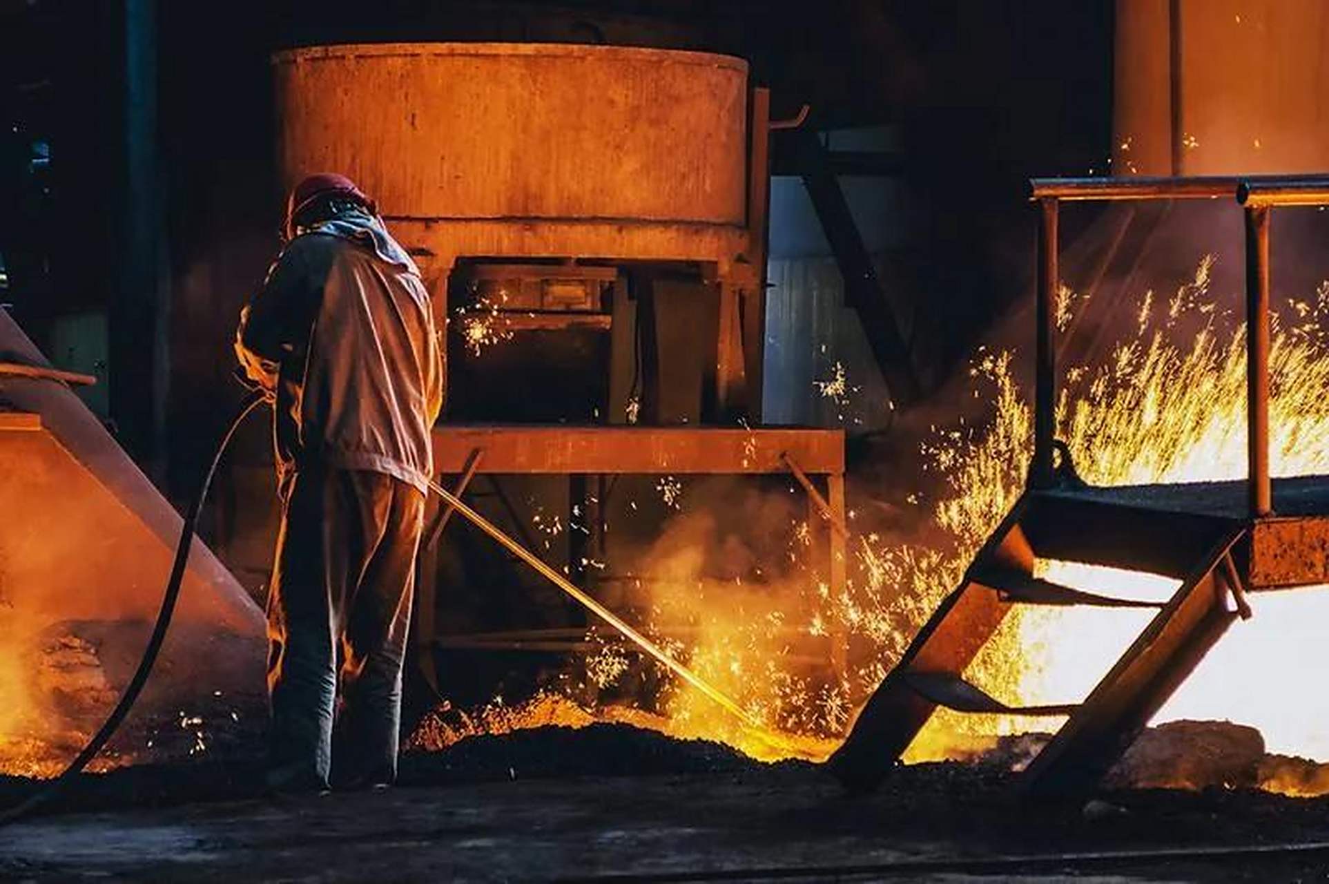 钢铁冶金是不是危险源最多的行业, 炼铁,炼钢,轧钢环节 各种危险源