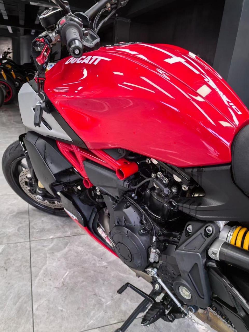 杜卡迪大魔鬼1260  一万多公里   价格 79999全国包邮杜卡迪 杜卡迪大