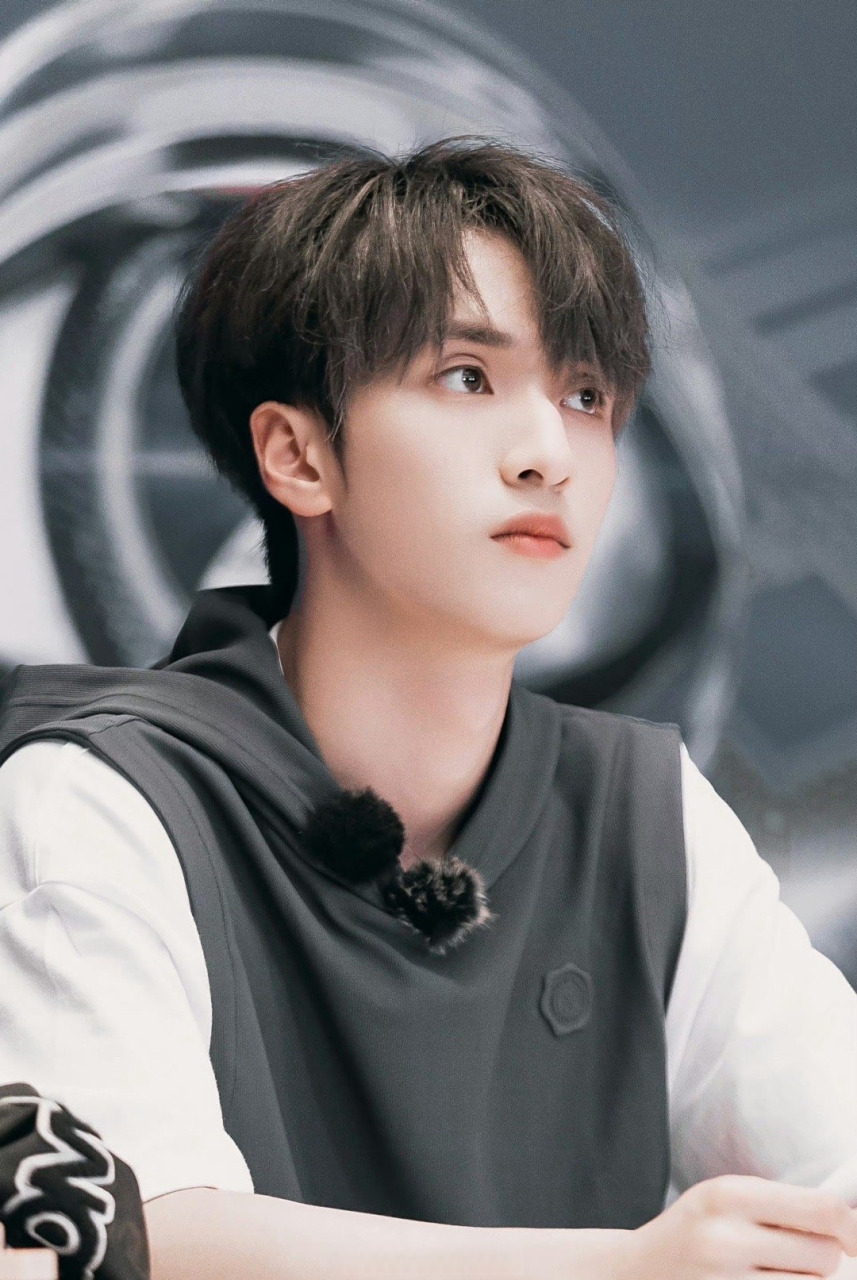 #素颜的严浩翔#素颜也这么帅啊,严浩翔360度无死角的抗打,好伟大的一