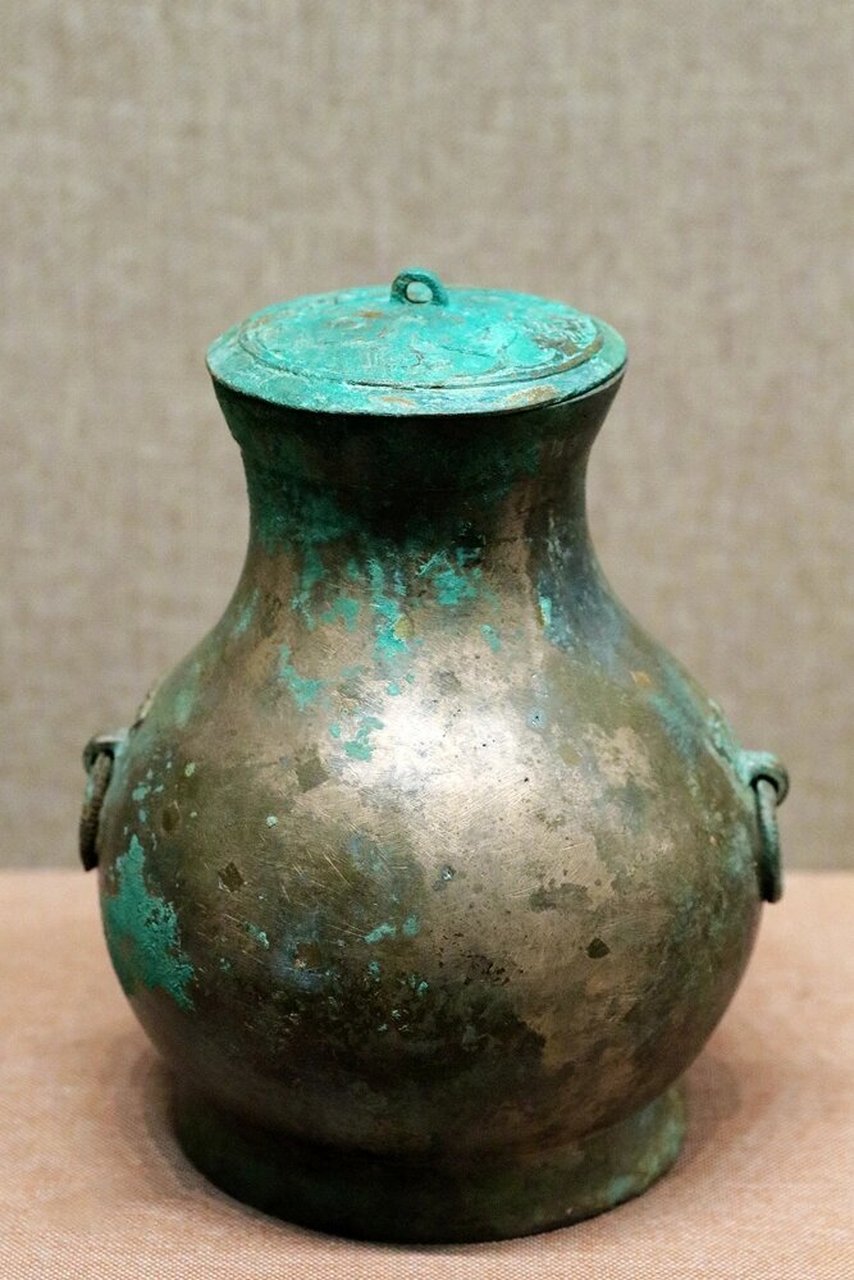 敦煌博物馆的文物 图1:北魏影塑佛像(莫高窟出土) 图2:魏晋铜鸠(中国