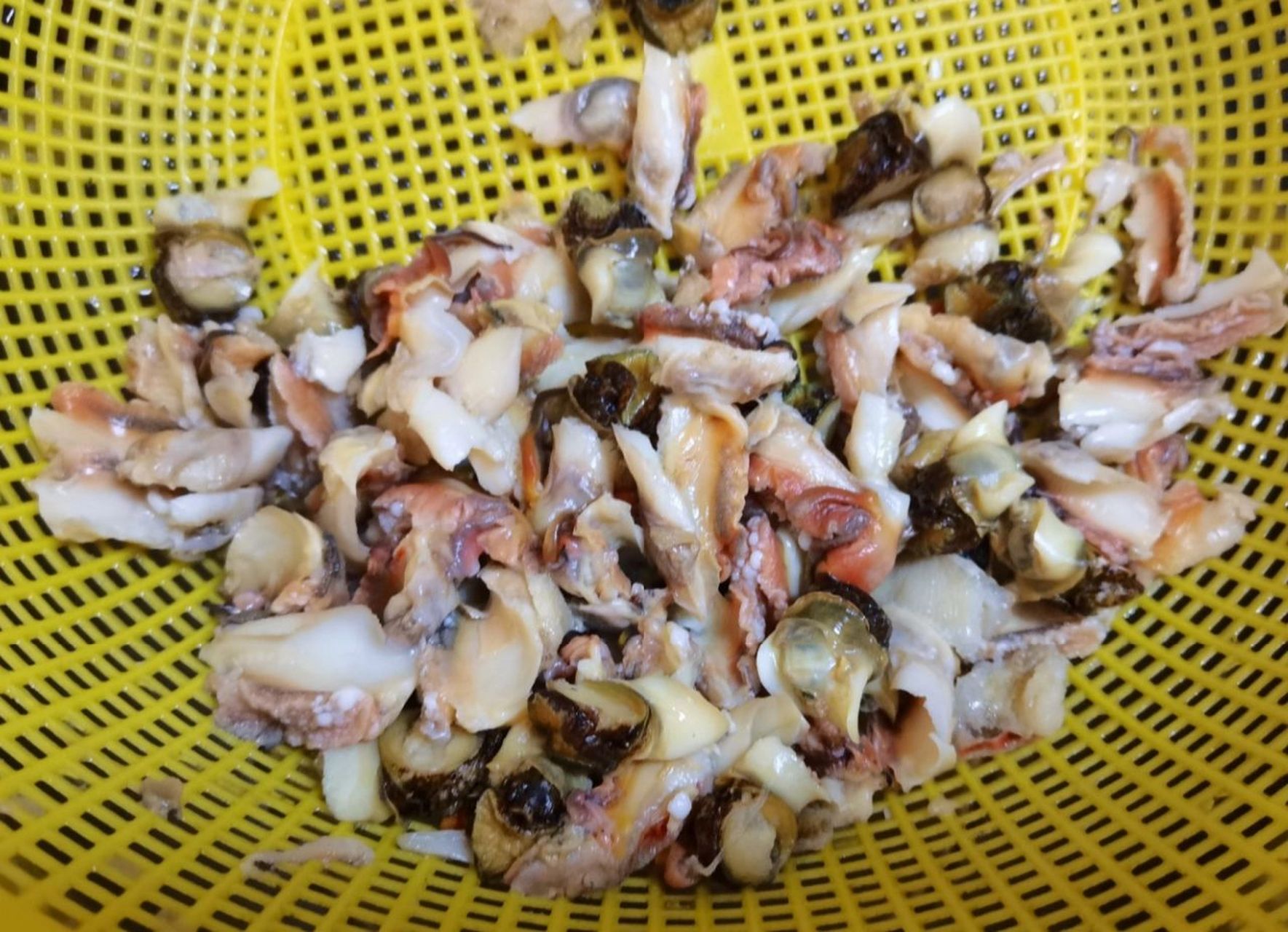 这个螺肉是超级好吃的 肉质很嫩～口感特别好～ 但是它的做法 加工