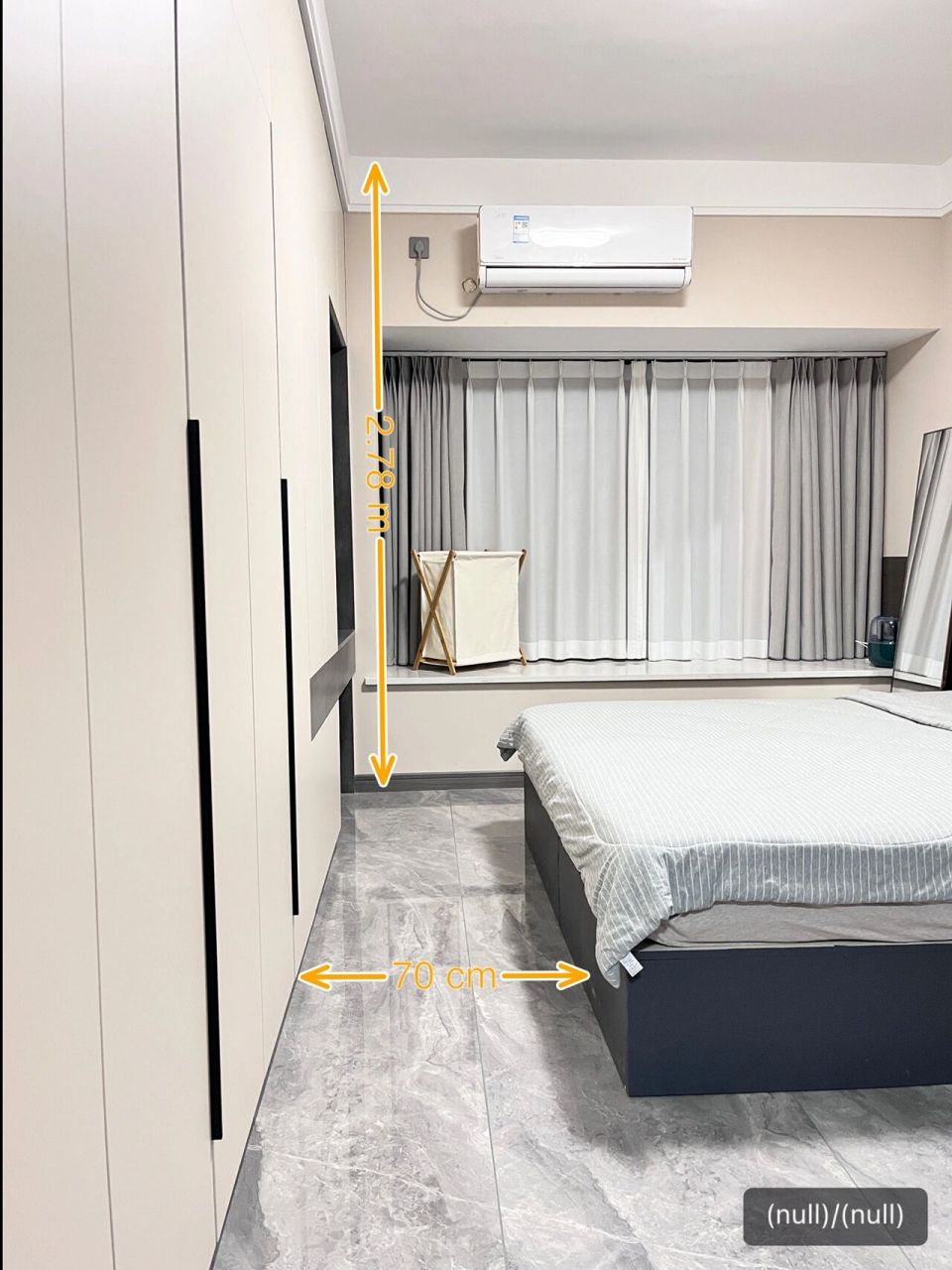 家里没有多余的房间做衣帽间,但是又想多要柜子,当初想了几种方案