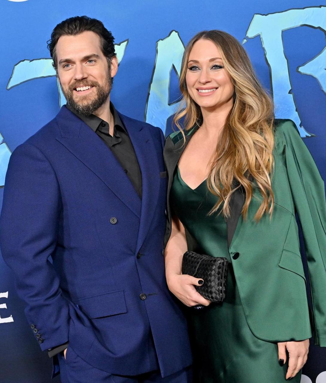 henry cavill 和女友出席电影首映礼,很般配.