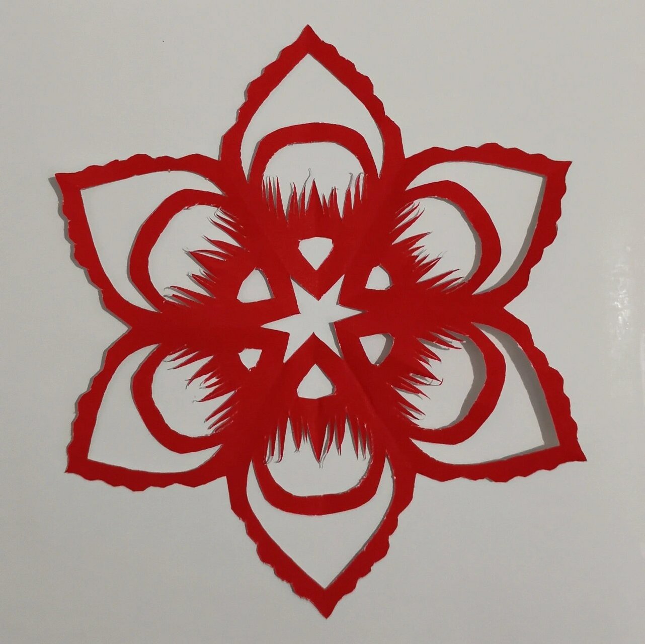 我家最有年味的一角# #剪纸# #送你一朵小红花# #手工