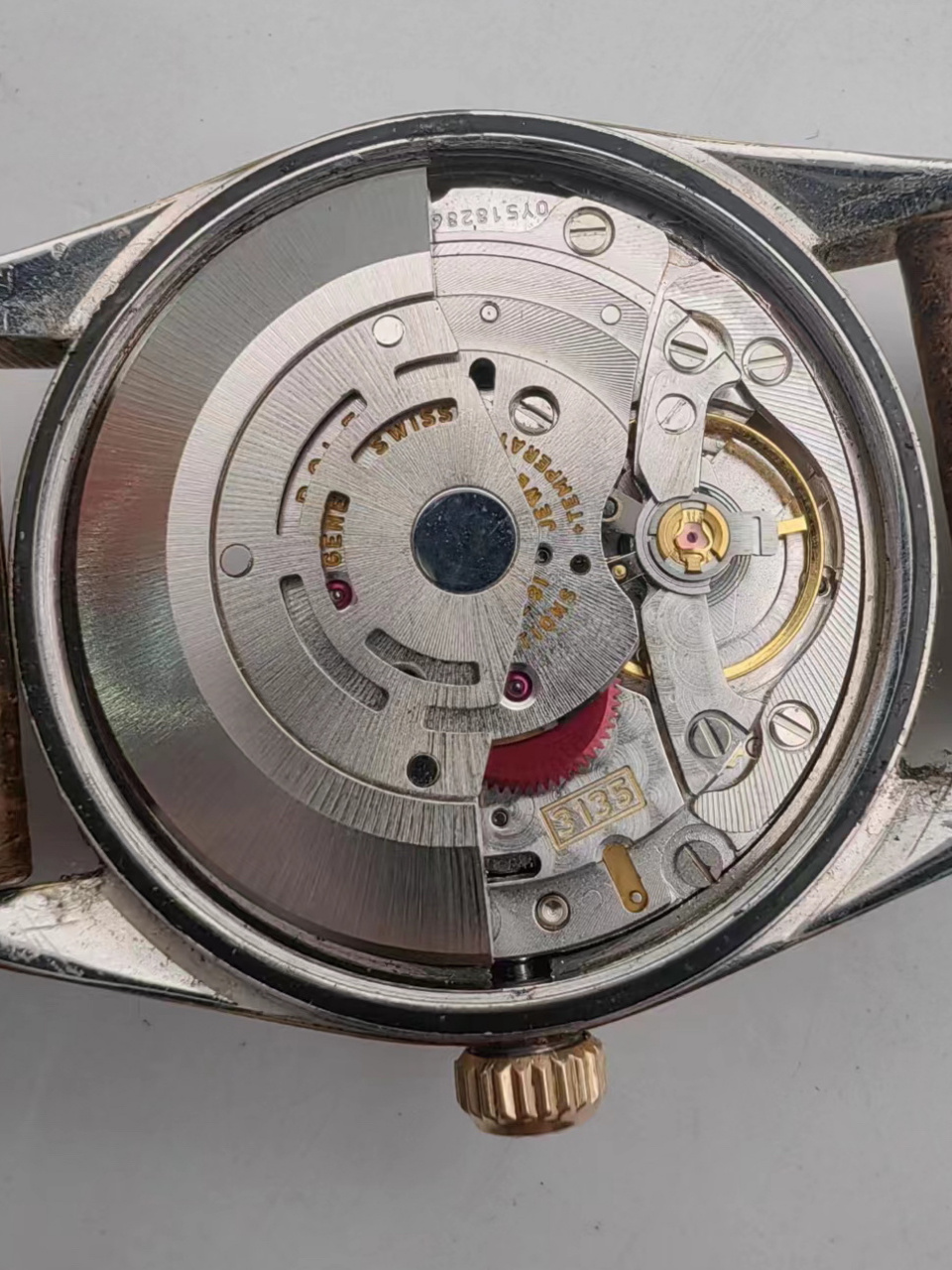 来考眼力啦,两个劳力士3135机芯 今天分享两个劳力士3135机芯 上午没