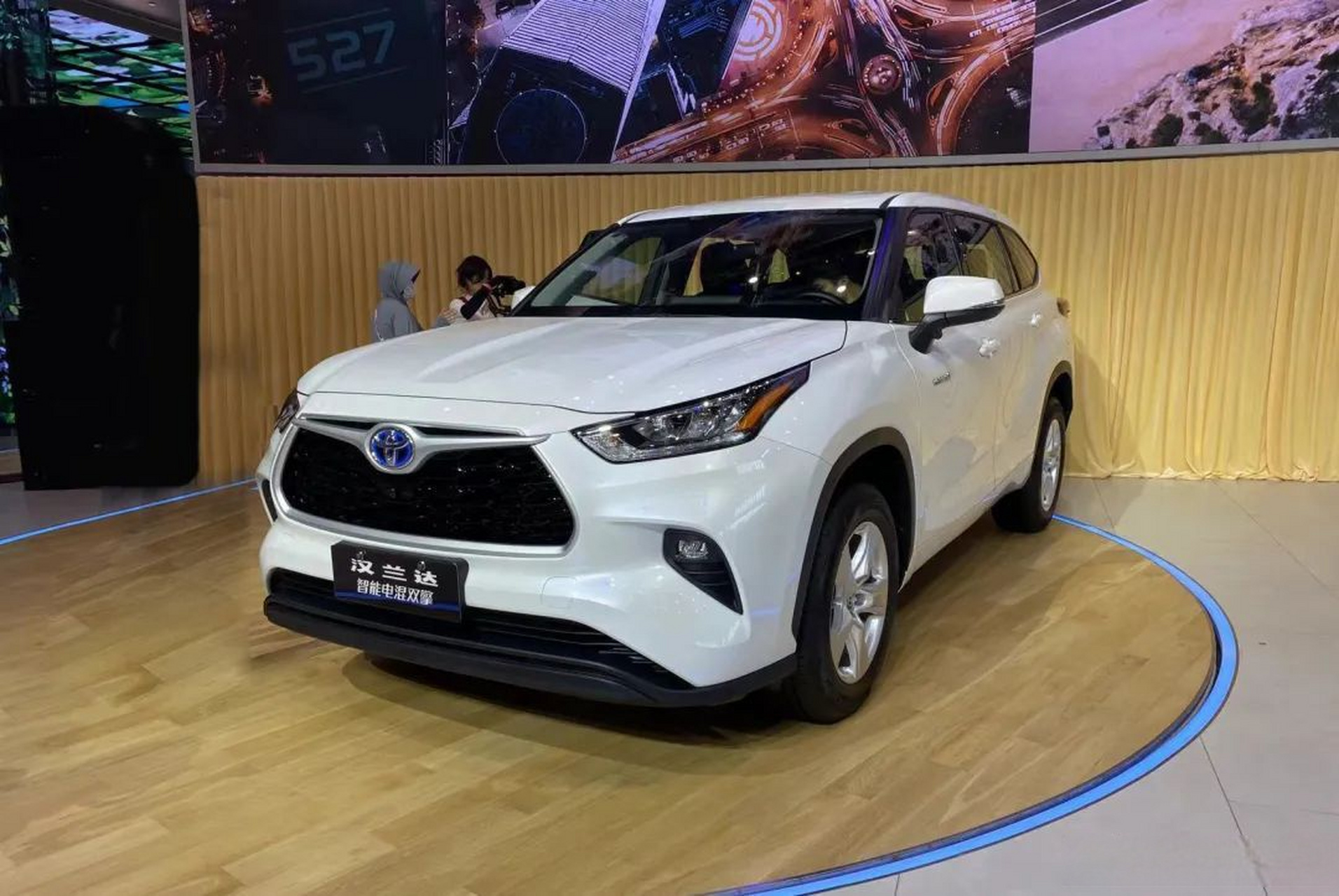 6月10日,广汽丰田汉兰达智能电混双擎精英plus版正式上市,新车共有3款