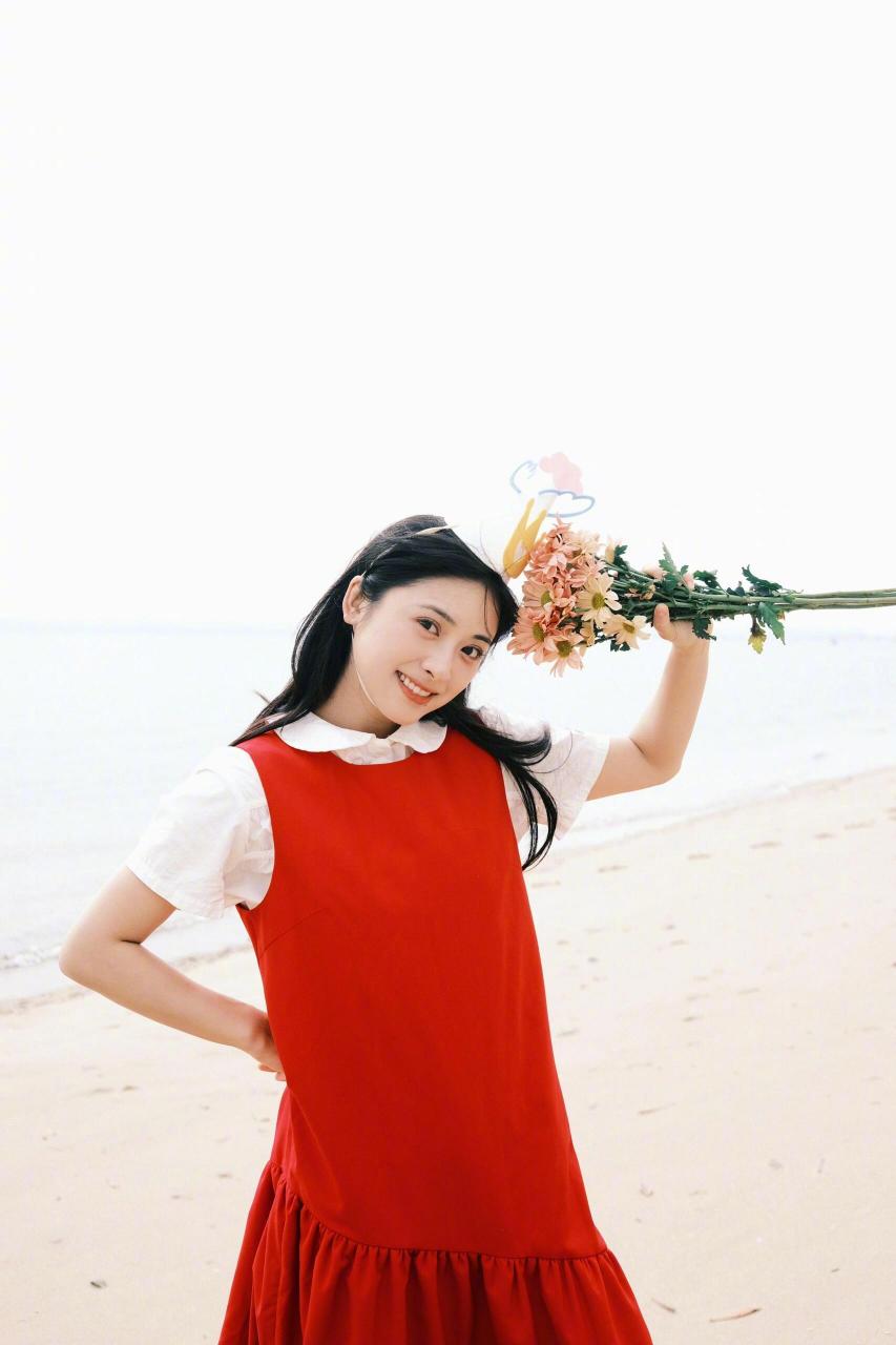 咪咕星鲜事#沈月把自己p在了花上沈月 和花的适配度满分99!