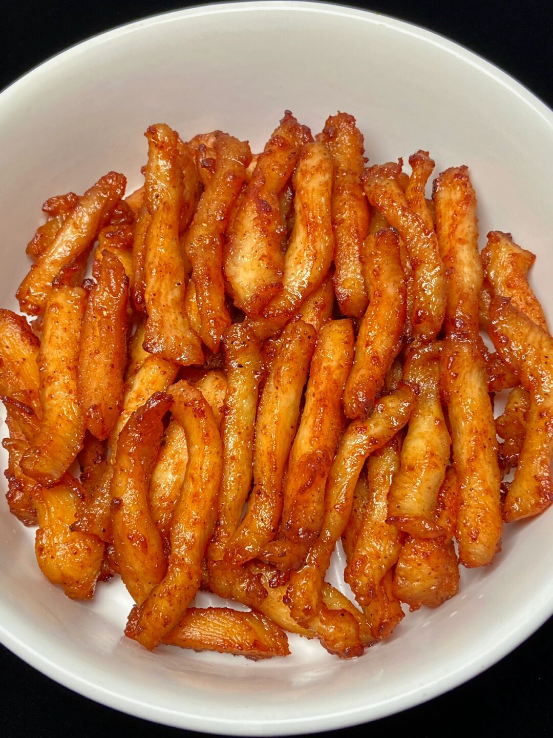 鸡柳香辣可口,越嚼越香,味道真的绝了,追剧时要是来上一盘,幸福感爆棚