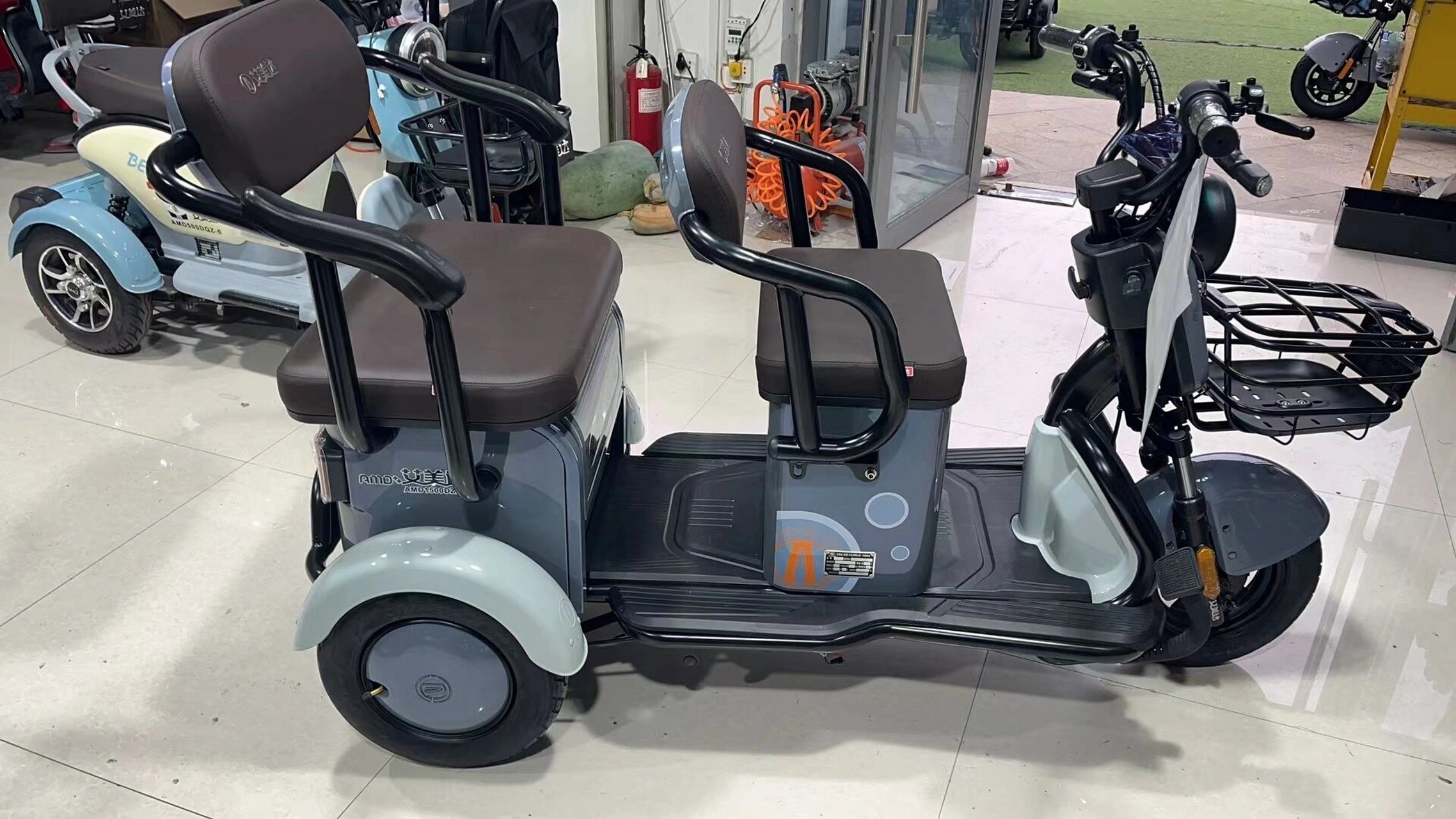 艾美达休闲三轮车,郑州市高新区总代理 艾美达休闲三轮车开学季活动