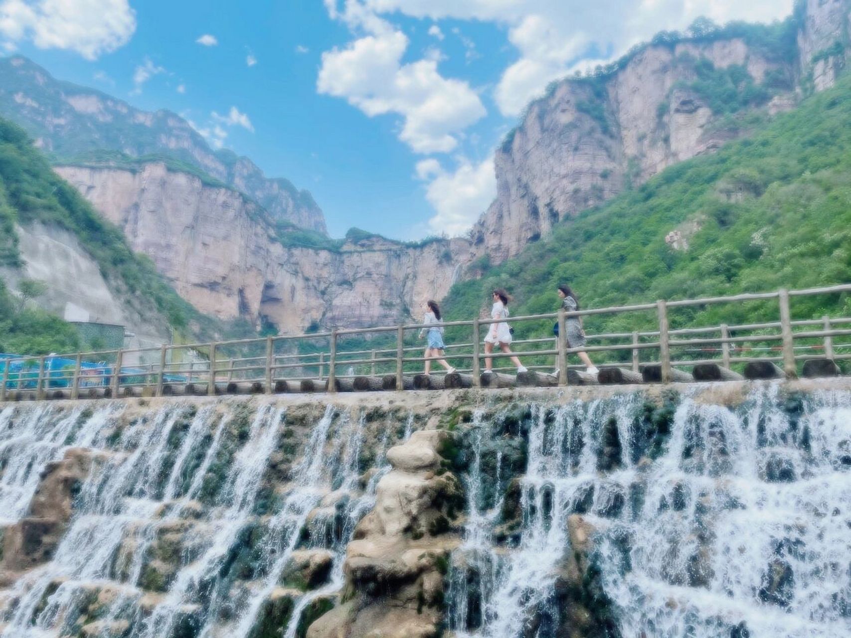 宝泉一日游 宝泉 门票 大巴车(100块钱) 六月的天,骄阳似火,忽然三五