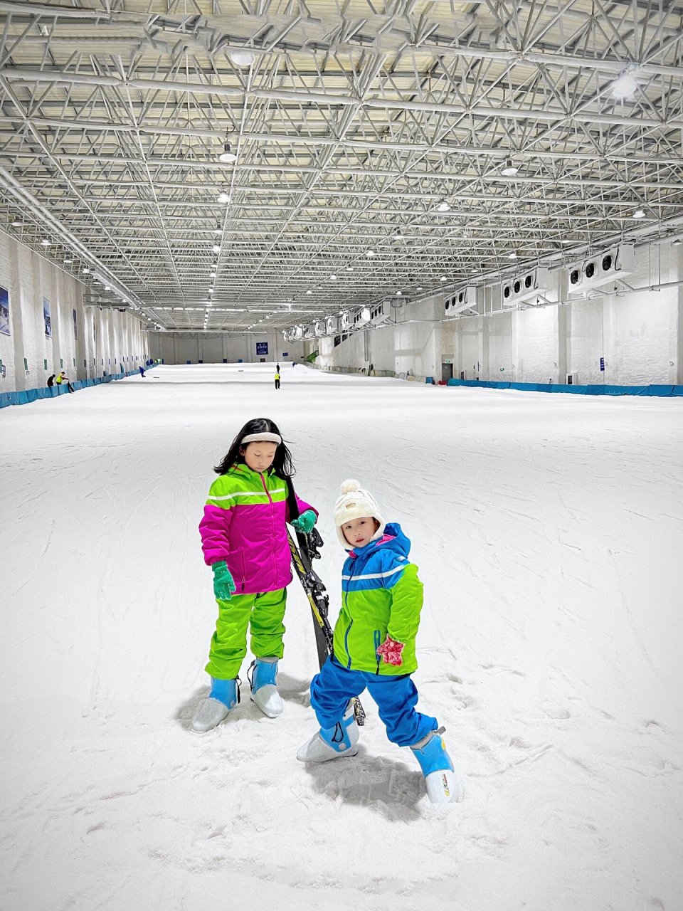 文成天鹅堡室内滑雪场 