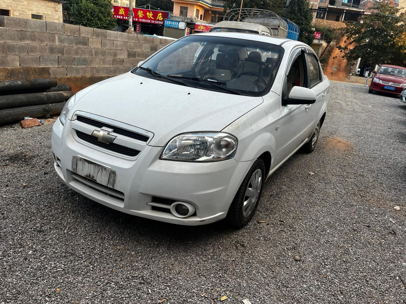 08年雪佛兰乐风  手动挡1.4排量高配带天窗, 几千块开走直接  喜欢呢