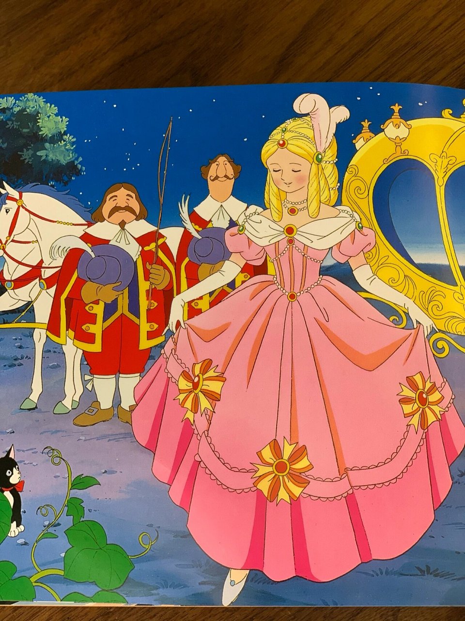 童书|《灰姑娘》,上世纪日漫画风童话故事 收了这本日版的灰姑娘绘本