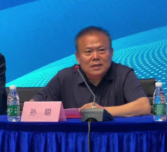 【总师官宣 #歼15和歼35都会上航母#】今天,歼-15总设计师孙聪院士