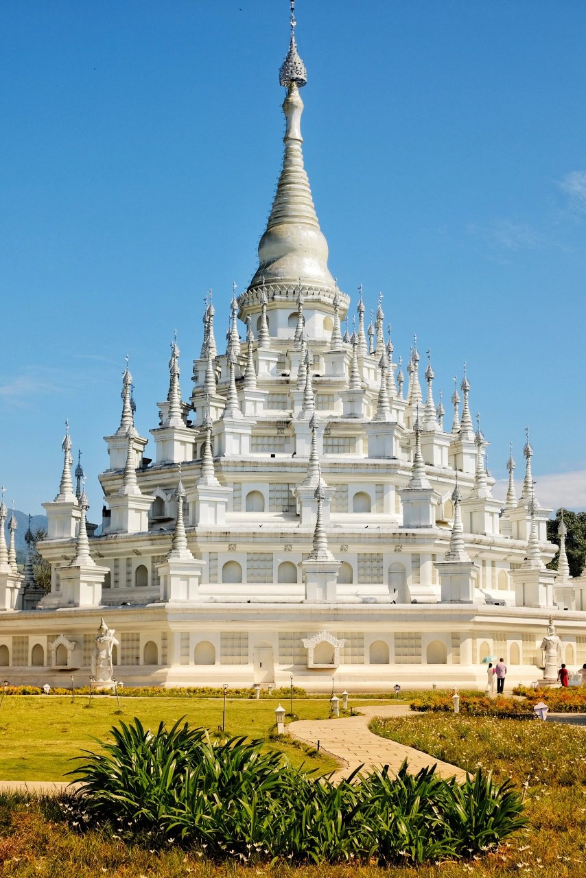 芒市勐焕大银塔期待