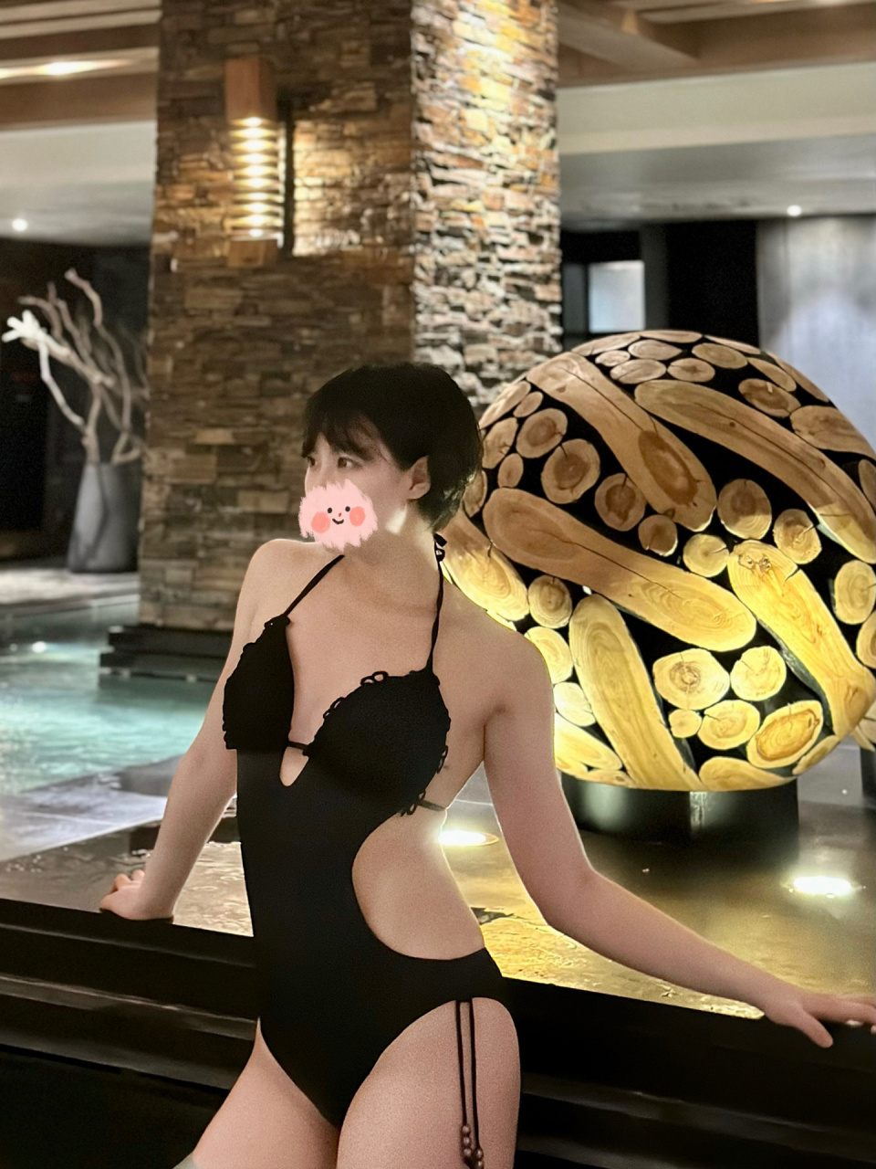 黑色泳衣yyds 范德安这件连体泡温泉真的绝了