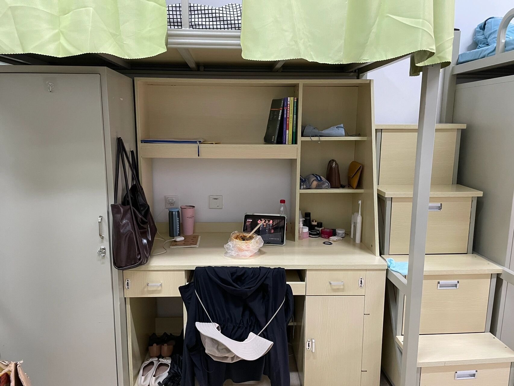 我爱云南农业大学!八百的宿舍!