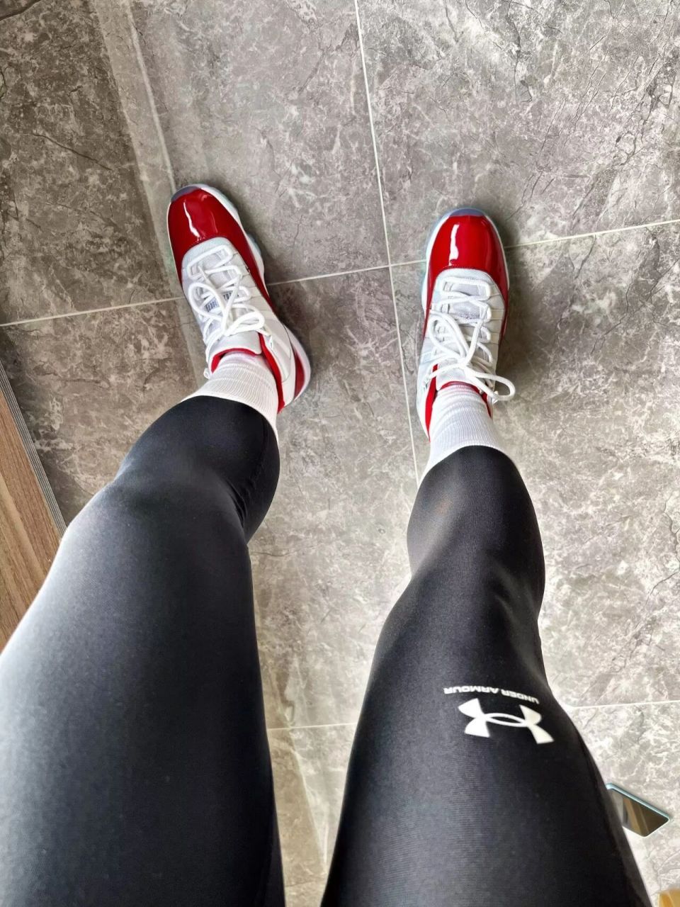 去年入的樱桃红图个喜庆 去年年底入手了aj11樱桃红90,从款型和样式