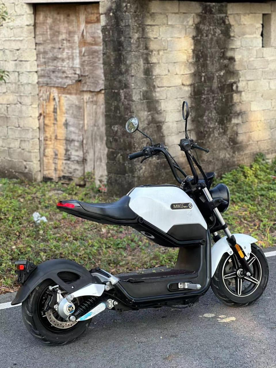 出售2022年购买下地新日米酷mikumax电动车!60v20!提速快!骑行舒适!