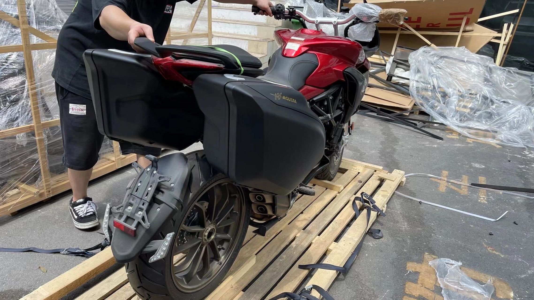 奥古斯塔 2021款 奥古斯塔tv 800 lusso 到车,价格非常美丽,问价不亏