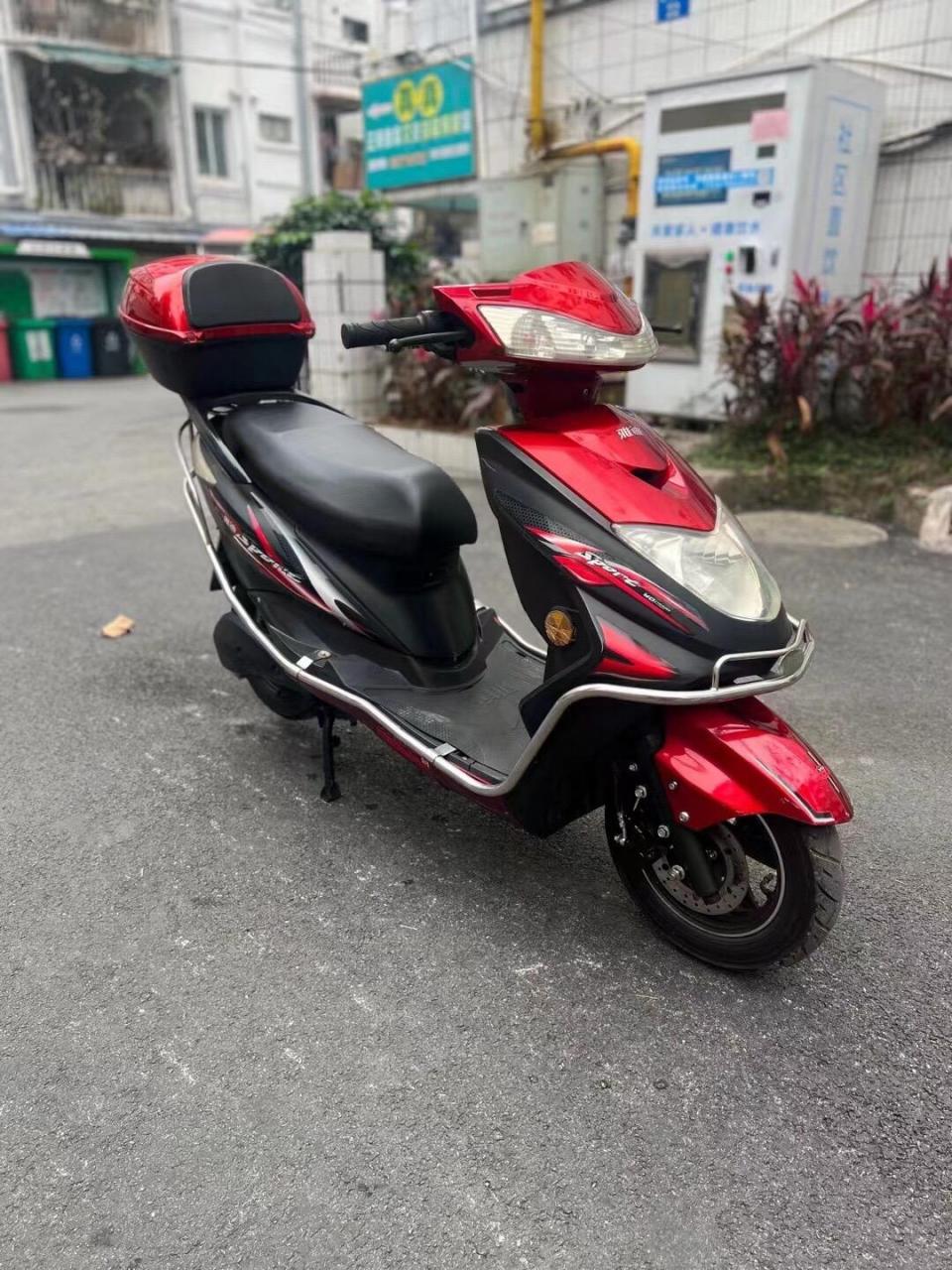 雅迪60v讯鹰,续航45公里左右,整车原装,车主开的很爱惜.