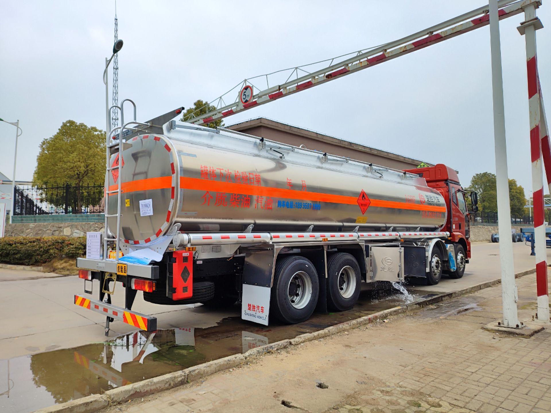 解放j6l前四后八铝合金油罐车