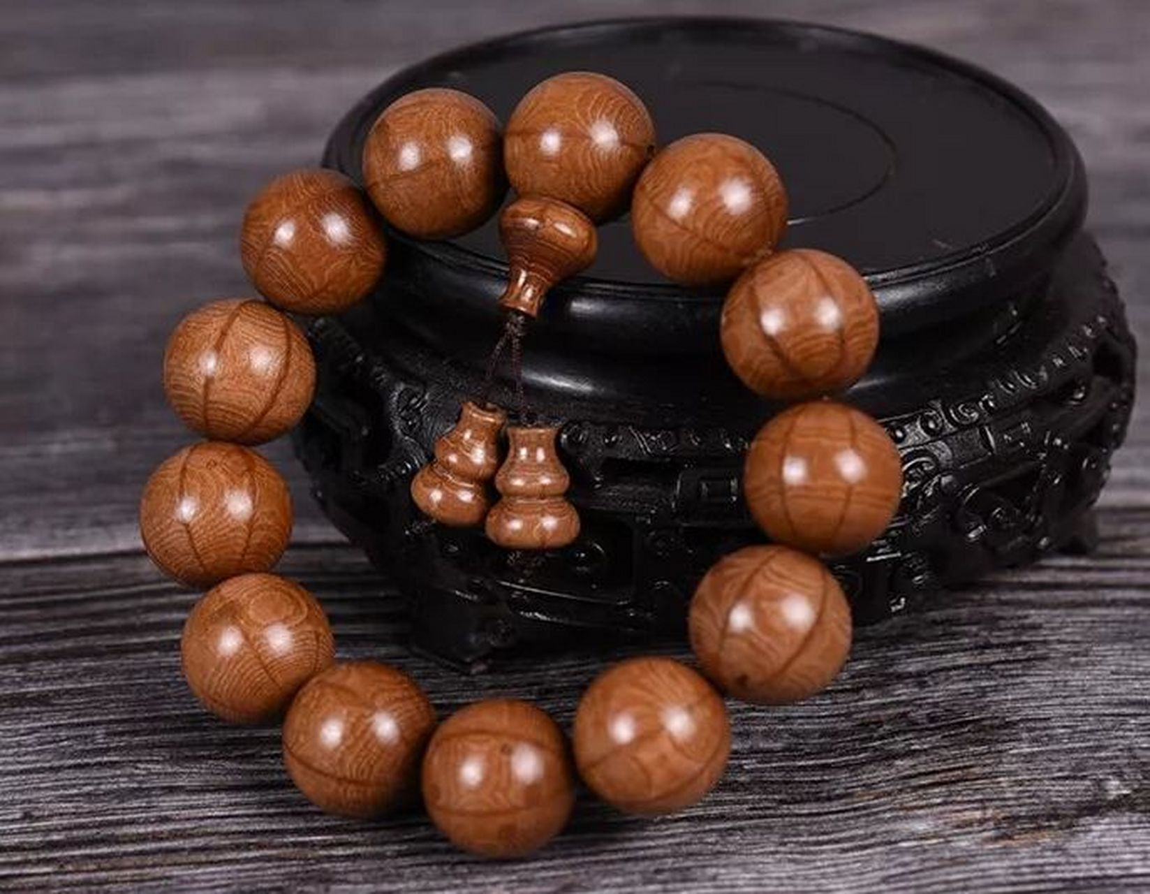 文玩"六道木",掌握盘玩技巧 之所以叫六道木,是因为这种木材形状极为