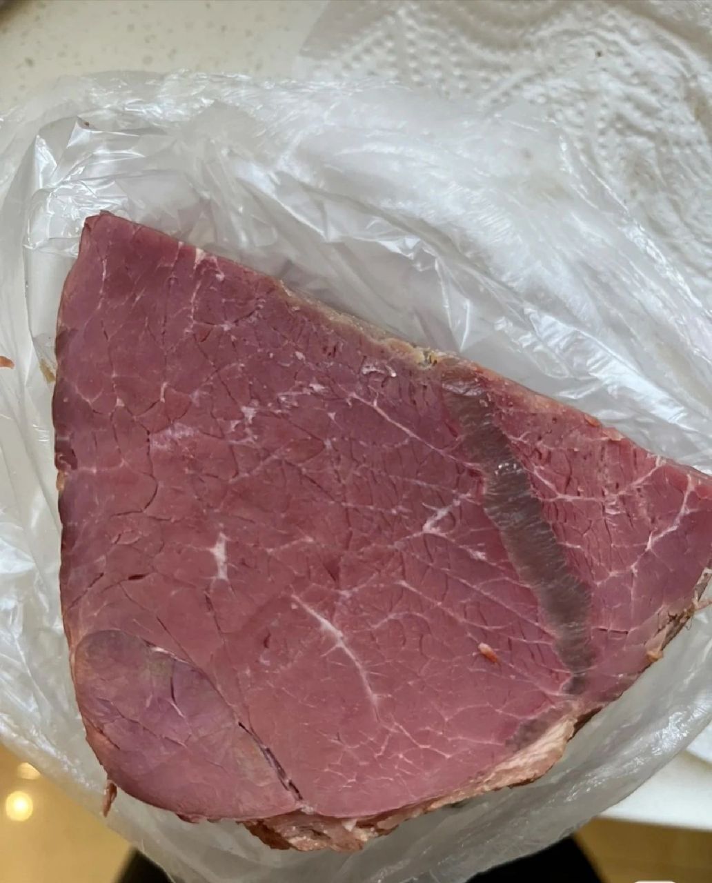 咋一看这个纹理不像是合成牛肉,仔细看那肉一丝丝的,有肌肉纤维