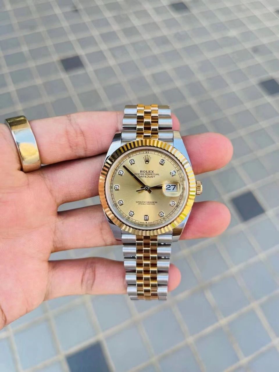 劳力士日志型m126333 劳力士日志型m126333 新款3235机芯 18k黄金间金