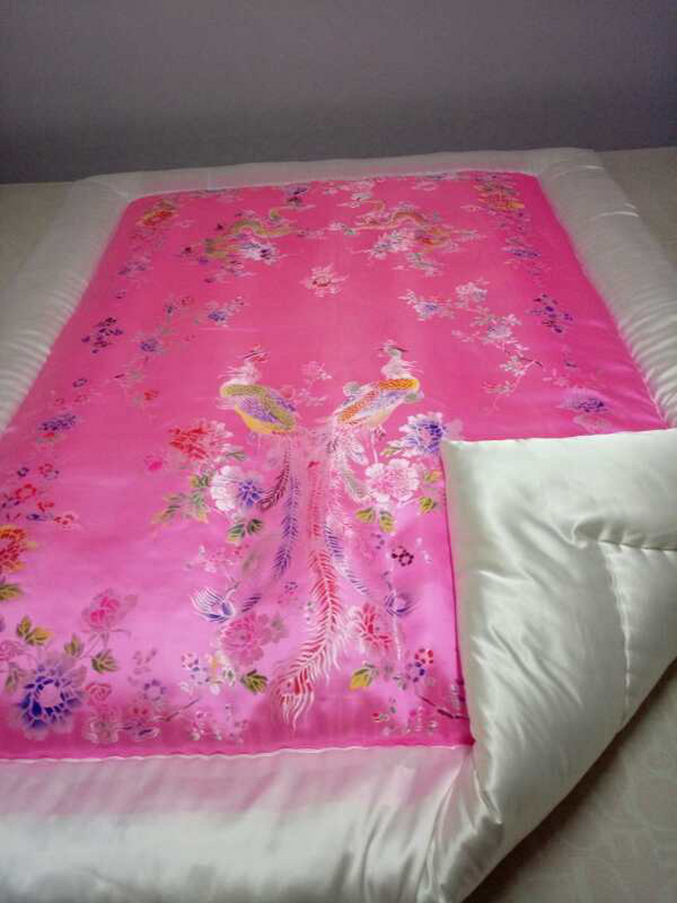 手工制作的工艺品棉被 真丝软缎棉被,八十年代真丝彩缎棉被