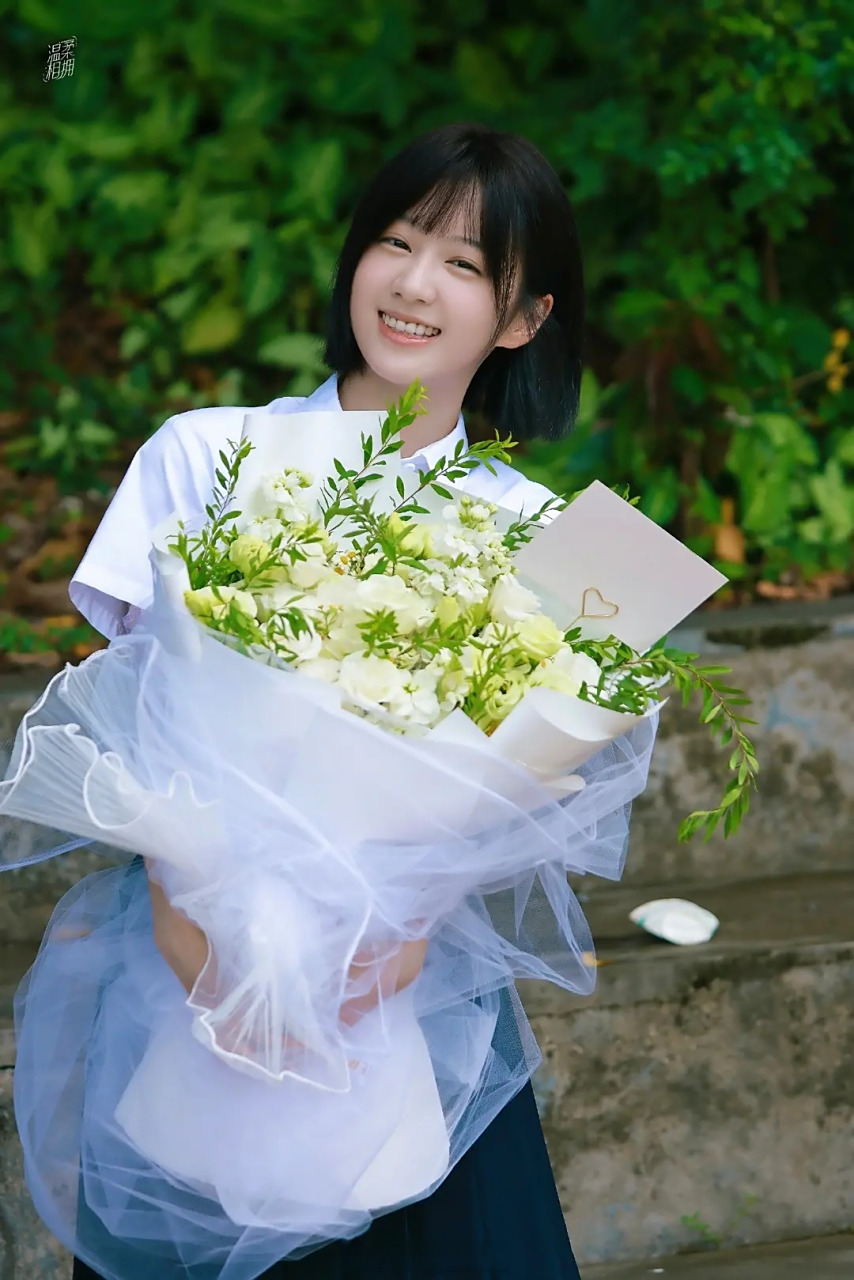 包上恩新电影《沙漏》开机,有青春感吗.