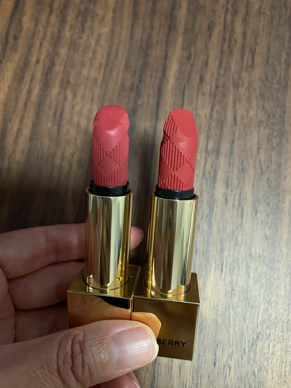 巴宝莉 burberry kisses 口红 试色 巴宝莉口红 burberry kisses 口红